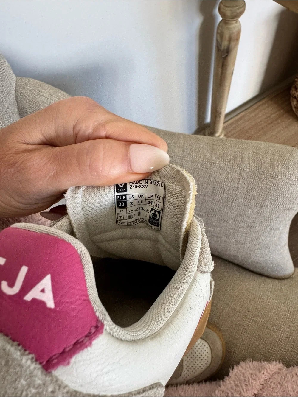 Veja Kids White leather Velcro Sneaker with Pink